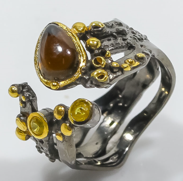 Авторское кольцо из черного серебра с турмалином и желтыми сапфирами
