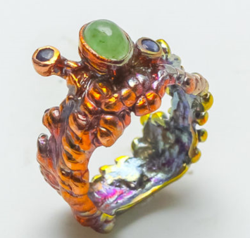 Дизайнерское кольцо из цветного серебра с изумрудом