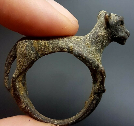 Античное кольцо из бронзы